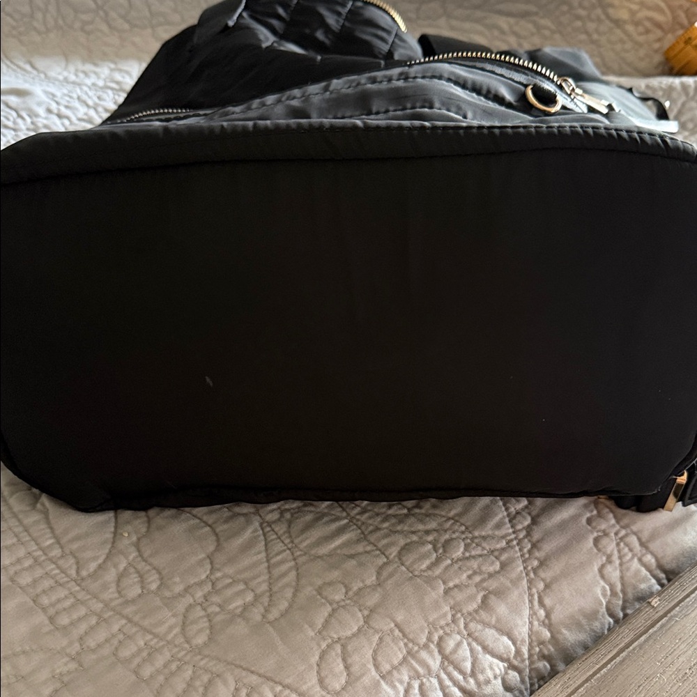 Adrienne Vittadini Quilted Black Backpack Bag - Picture 4 of 6